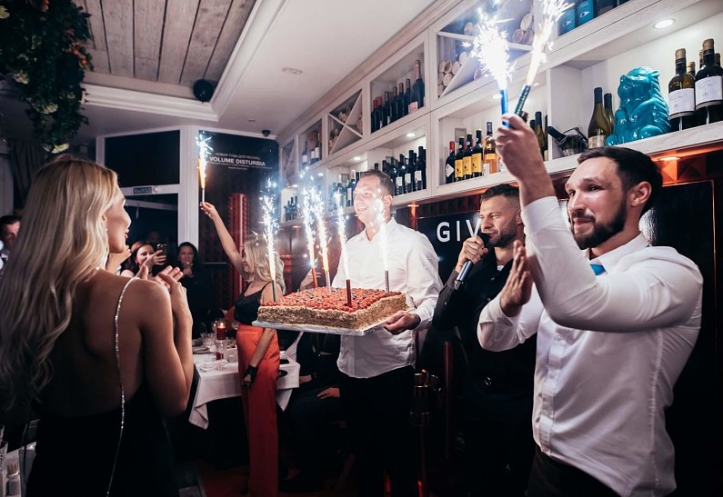 Звезды на дне рождения Mentano Cafe: как прошел праздник