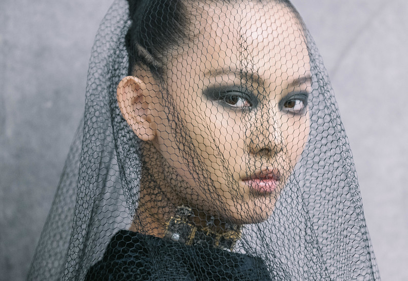 Бьюти-образ: смелые смоки на показе кутюрной коллекции Dior осень-зима19-20