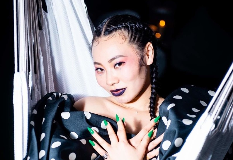 Ян Гэ озвучила персонажа мультсериала «Лео и Тиг»