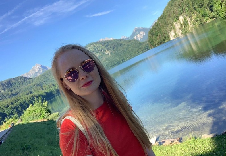 Саша-путешественница: актриса Александра Кузенкина в Альпах