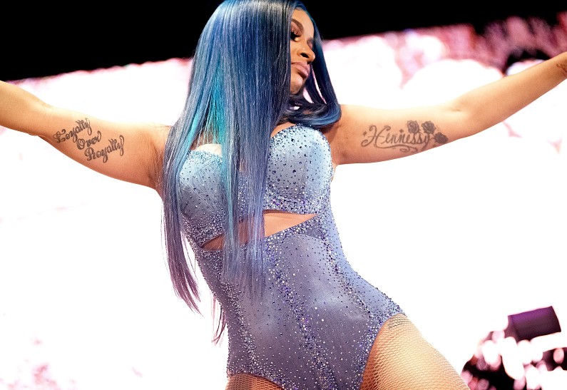 Cardi B рассказала, почему сделала себе грудь