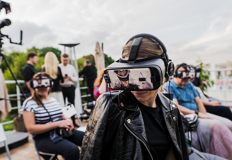 Samsung и Первый канал представили документальный VR-проект о съемках фильма «Союз спасения»