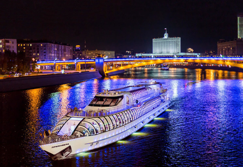 Творческий вечер «Мхатовские вечера. Круг чтения» пройдет на на яхте Флотилии «Рэдиссон Ройал»