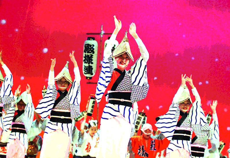 В середине августа по всей Японии проходят красочные фестивали