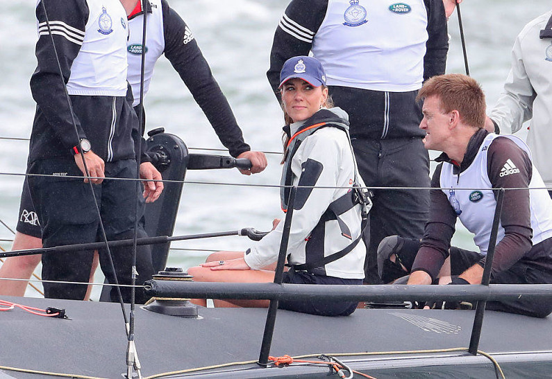 Кейт Миддлтон и принц Уильям приняли участие в гонках на яхтах