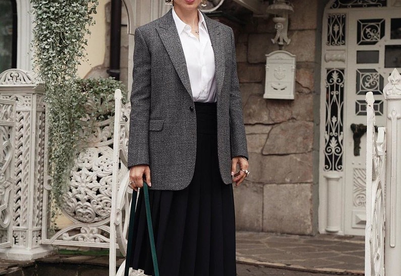 Тина Канделаки показала стройные ноги