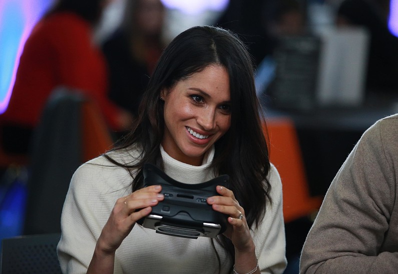 Меган Маркл сделали сюрприз на день рождения: ей подарили торт