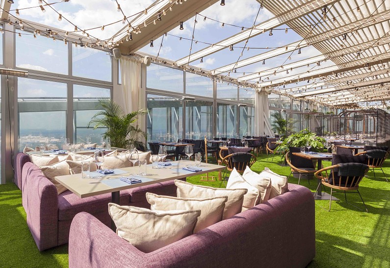 День города на высоте 354: прогулка между башнями и салют