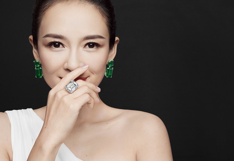 Китайская актриса Чжан Цзыи представила последние творения Maison