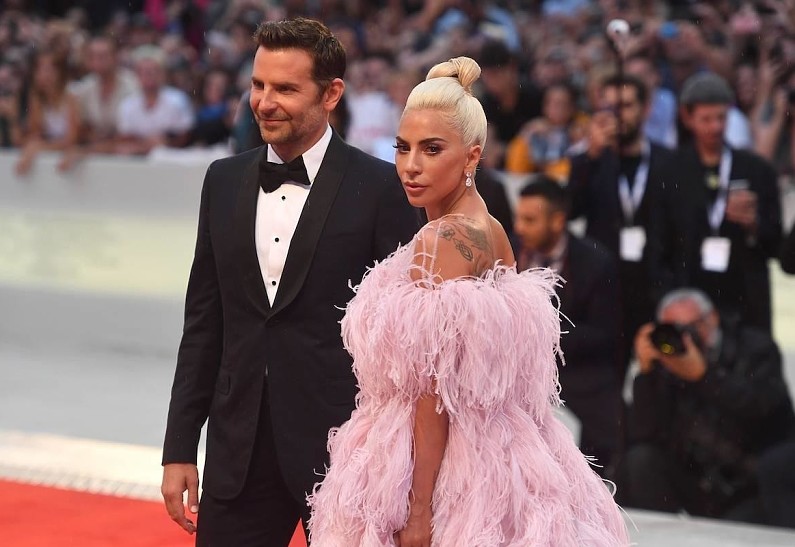 Западные СМИ: Леди Гага и Брэдли Купер хотели пожениться