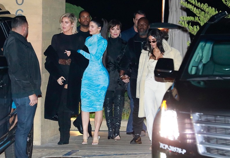 Новый семейный выход: как Кардашьян-Дженнер вместе проводят время в Малибу