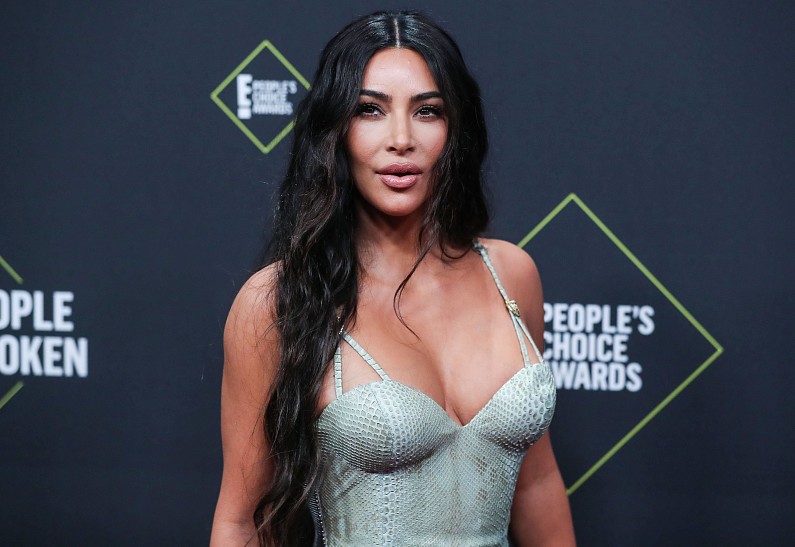 Ким Кардашьян публично освистала бывшего своей сестры?