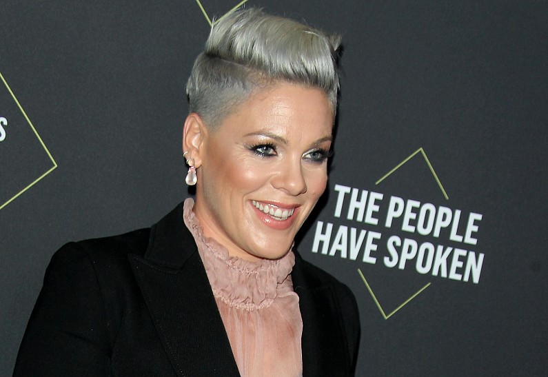 40-летняя Пинк откровенно рассказала о старении и пластике