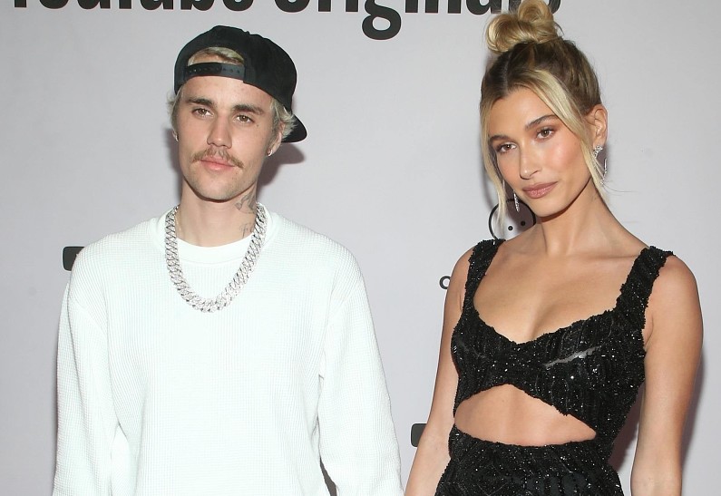 Поцелуи и нежные объятия: первый выход Джастина и Хейли Бибер после свадьбы