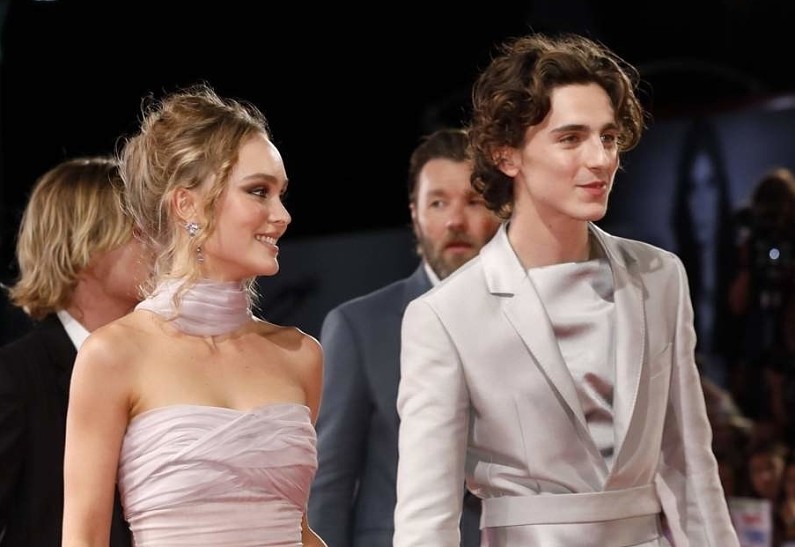 Тимоти Шаламе дал редкий комментарий о романе с Лили-Роуз Депп