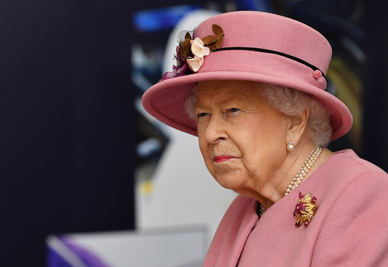 Королева Елизавета подверглась жесткой критике после нового выхода в свет
