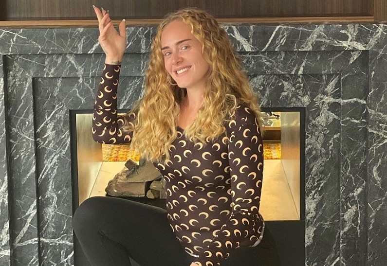 Отец Адель вызвал полицию из-за того, что соседка громко слушала песни его дочери