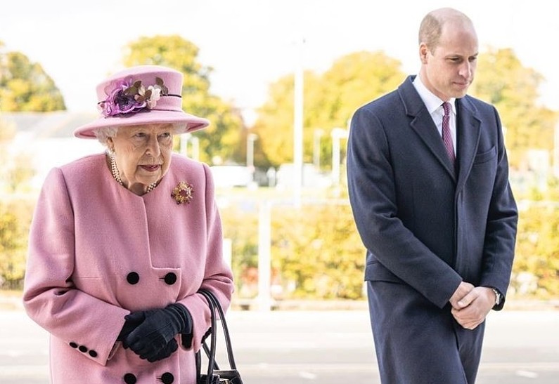 Королева Елизавета и принц Филипп передали принцу Уильяму часть своих обязанностей