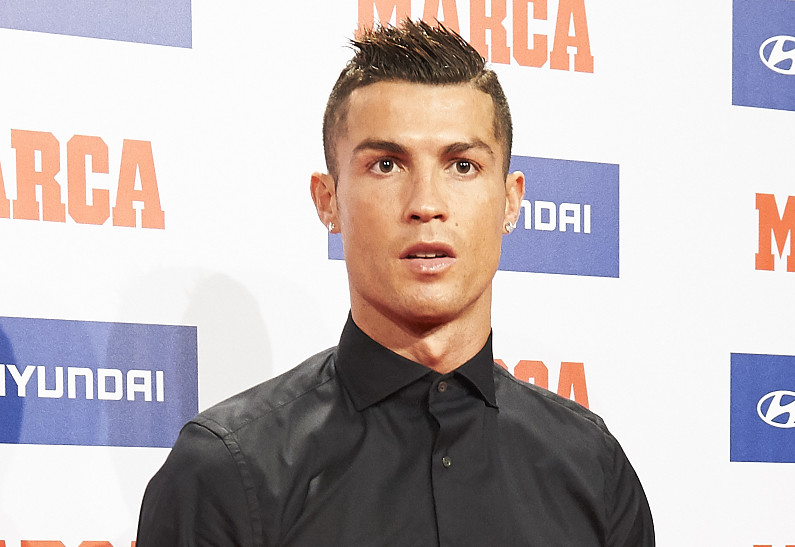 Криштиану Роналду не выпускают из карантина: тесты вновь выявили коронавирус