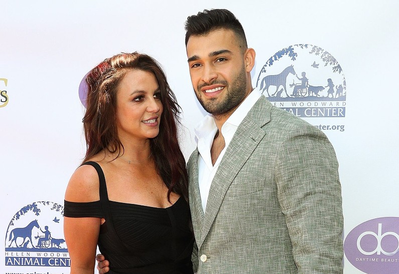 Отец Бритни Спирс запрещает ей создавать семью с бойфрендом Сэмом Асгари