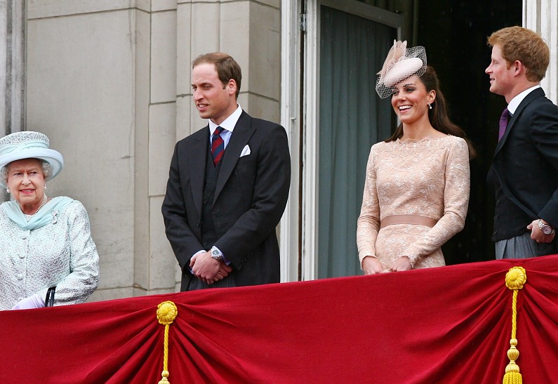 Елизавета II сыграла решающую роль в ссоре принца Уильяма и принца Гарри. И вот каким образом