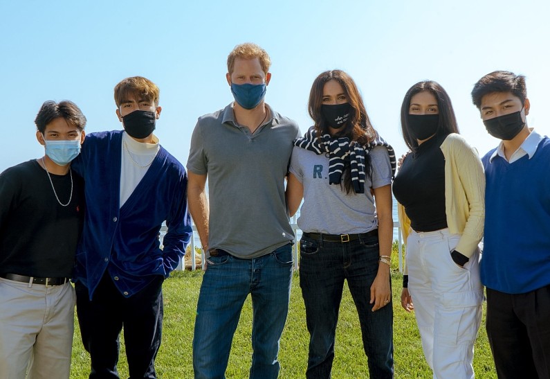 Принц Гарри и Меган Маркл отказались пускать подростков в свой дом для записи подкаста