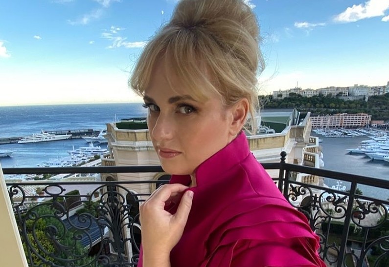 Финишная прямая! Экстремально похудевшая Ребел Уилсон показала фигуру в облегающем платье