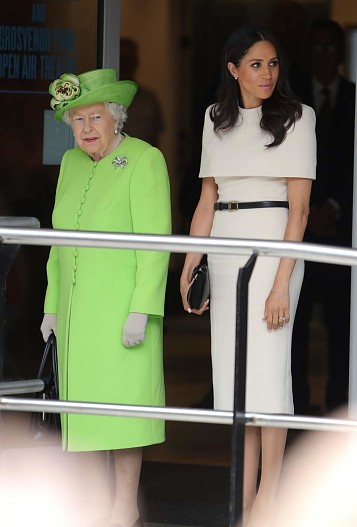 Королева Елизавета и Меган Маркл