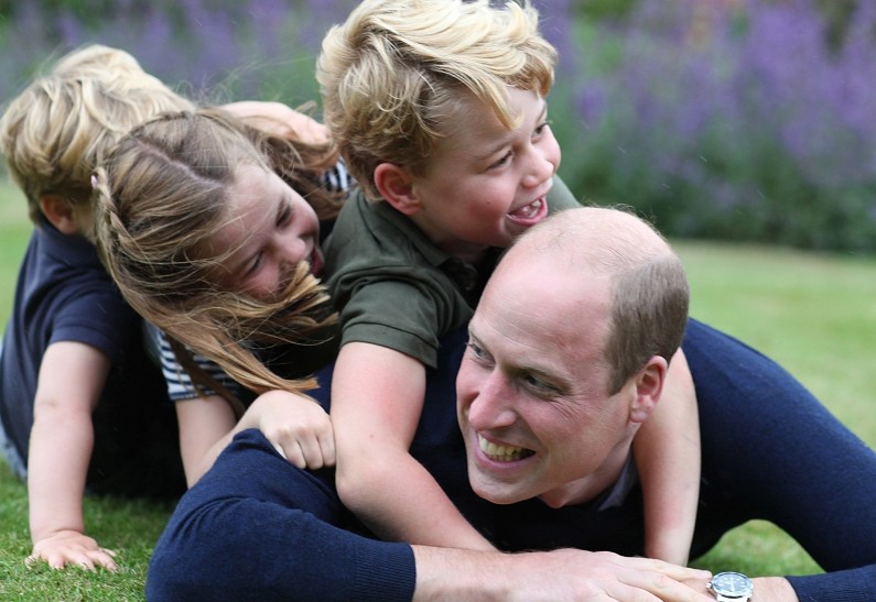 Милая картина! Принц Уильям показал редкие кадры своих детей в новом документальном фильме