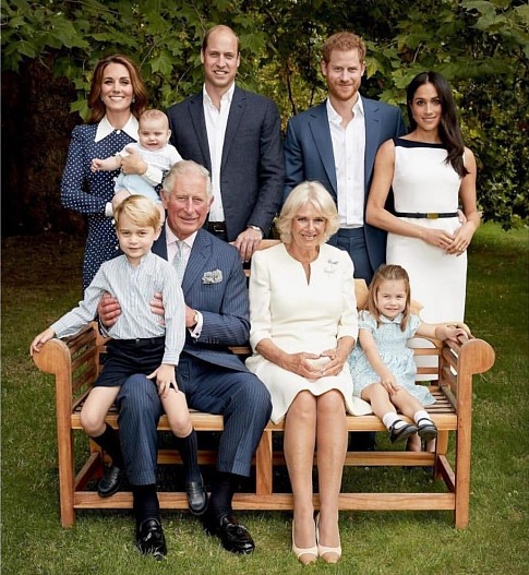 Принц Чарльз и Камилла, принц Уильям и Кейт Миддлтон с детьми, принц Гарри и Меган Маркл