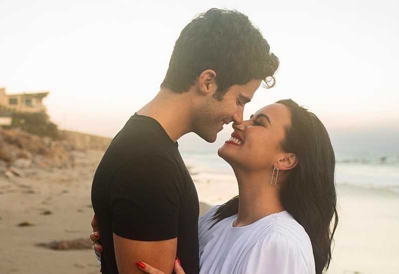 Экс-жених Деми Ловато пожаловался на травлю после расставания с ней