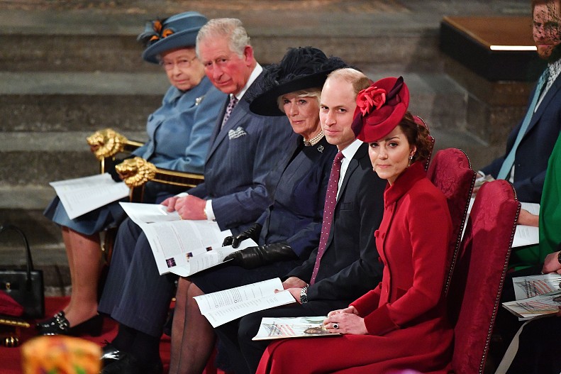 Королева Елизавета, принц Чарльз и Камилла, принц Уильям и Кейт Миддлтон