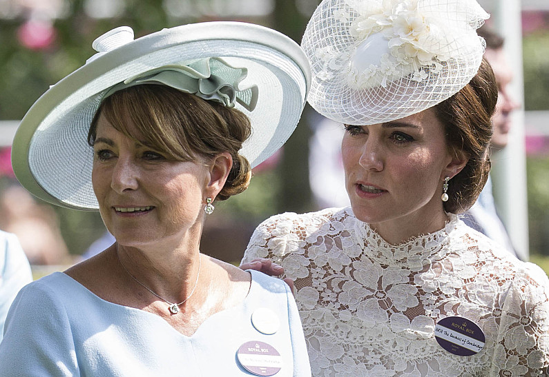 Мама Кейт Миддлтон рассказала, как отпразднует Рождество с внуками в условиях пандемии