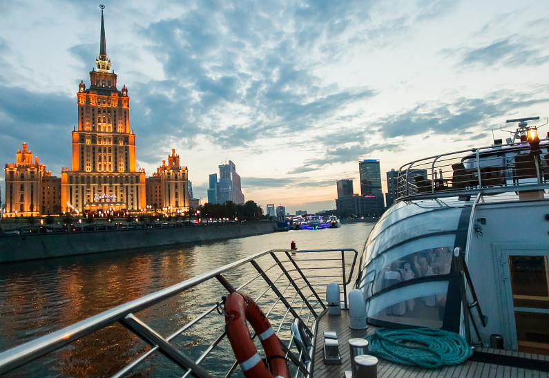 Круизы по Москве-реке с Флотилией «Рэдиссон Ройал» стали еще доступнее