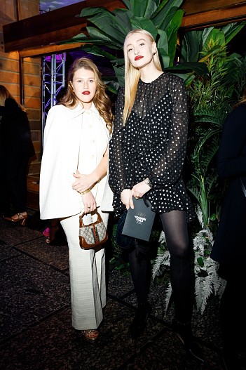 Варвара Шмыкова и Маша Миногарова (серьги и часы Bvlgari)