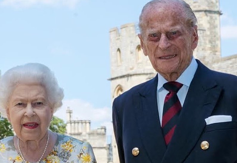 Дети принца Уильяма и Кейт Миддлтон сделали невероятно трогательный подарок Елизавете II и принцу Филиппу в честь 73-й годовщины свадьбы. Рассказываем!