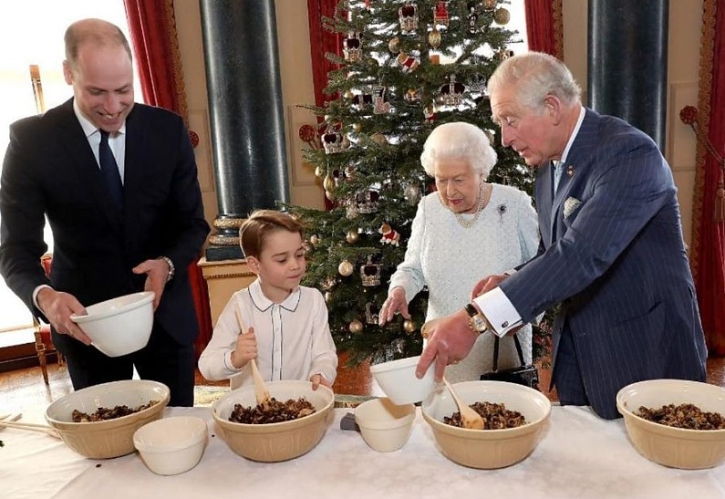 Как у Елизаветы II: королевский повар раскрыл рецепт идеального пудинга на Рождество