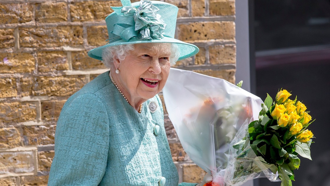 новая жизнь королевы. елизавета 2 изобретения. новая жизнь королевы. новая жизнь королевы. королева елизавета бессмертна.