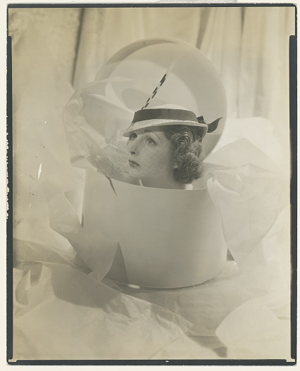 Модель в белой панаме Suzy. 1934 год. 