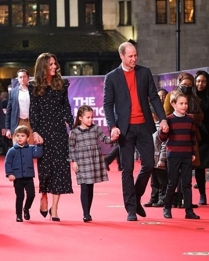 Кейт Миддлтон и принц Уилям с детьми