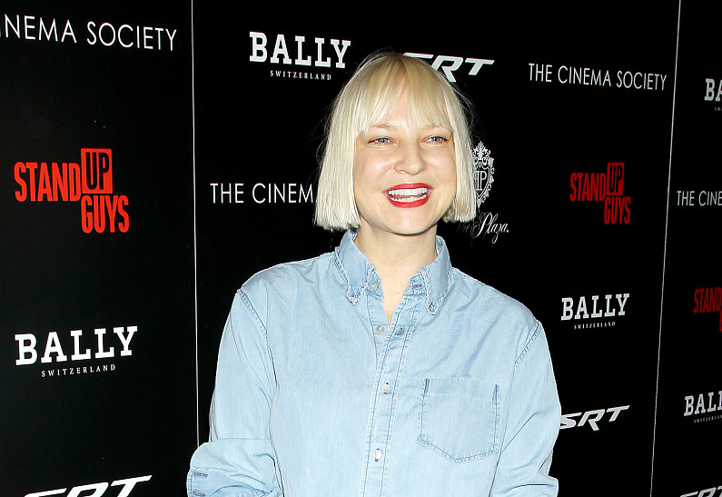 Сия рассказала о своем печальном опыте с Шайей Лабафом после обвинений FKA twigs