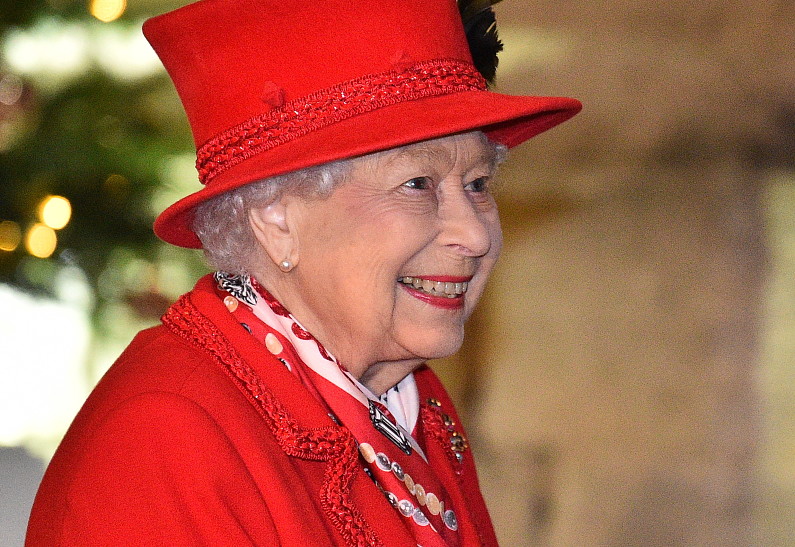 Елизавета II поздравила с Рождеством по видеосвязи