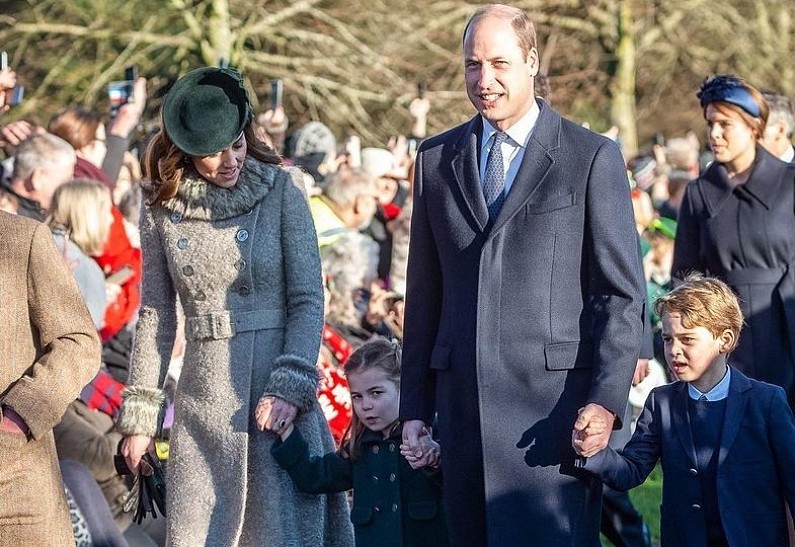 Кейт Миддлтон и принц Уильям показали рождественскую открытку с детьми. Трогательное фото!