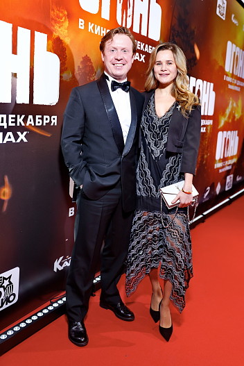 Антон Богданов с женой