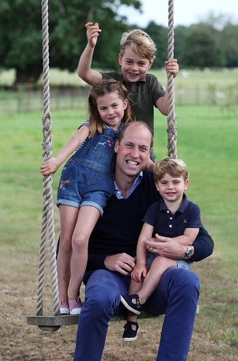 Принц Уильям с детьми Джорджем, Шарлоттой и Луи