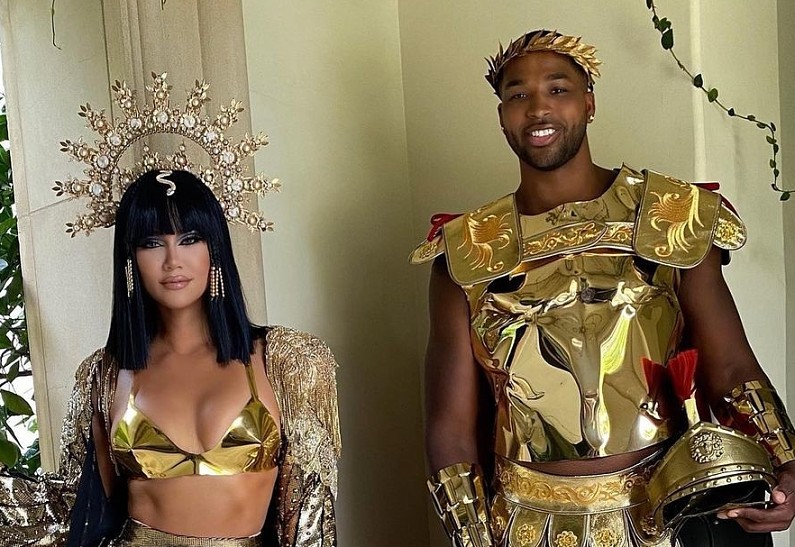 Хлое Кардашьян спровоцировала слухи о помолвке, показав огромное бриллиантовое кольцо