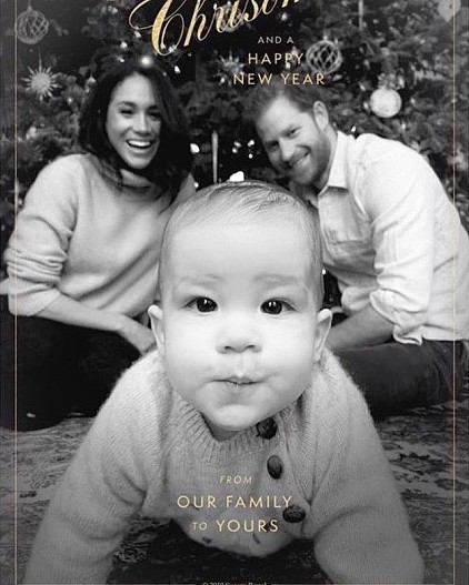 Меган Маркл и принц Гарри с сыном Арчи на прошлогодней рождественской открытке