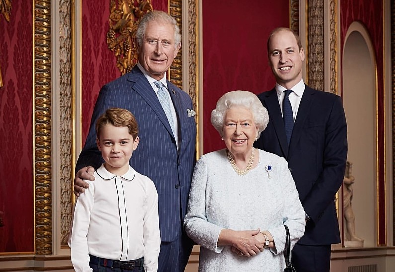 Мультяшный принц Джордж подвел итоги 2020 года вместе с королевой Елизаветой. Смешное видео!