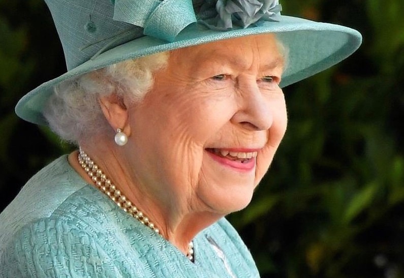 Елизавета II провела официальное мероприятие с послами по видеосвязи