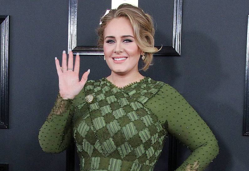 Адель продолжает стремительно худеть. Новое фото!